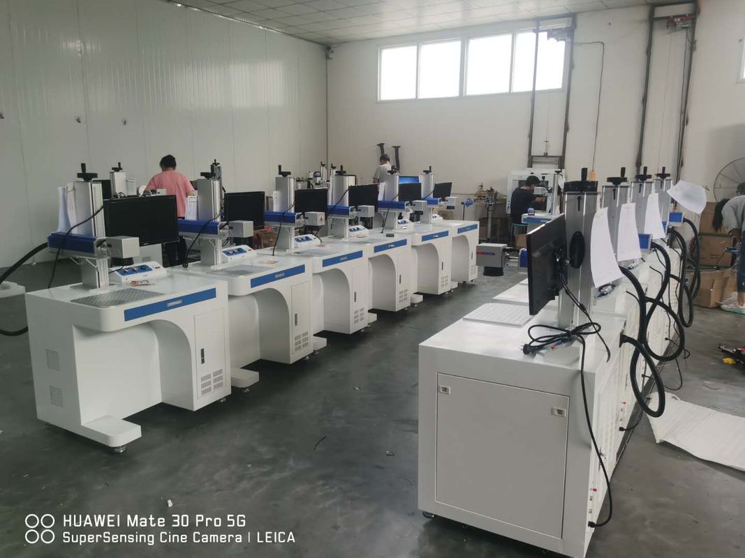 金属30W 60khzレーザーの示す機械、プラスチックのためのレーザーの印機械