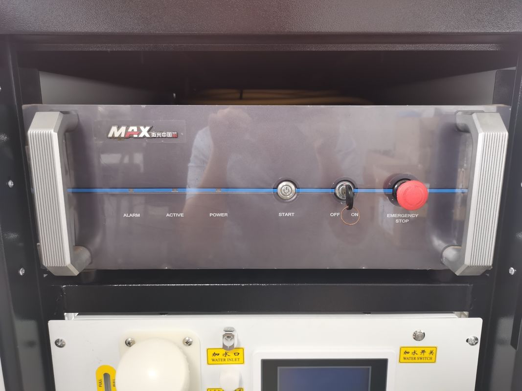 自動ワイヤー送り装置手持ち型レーザーの溶接工120mm/S 2000W CW繊維のレーザ溶接機械