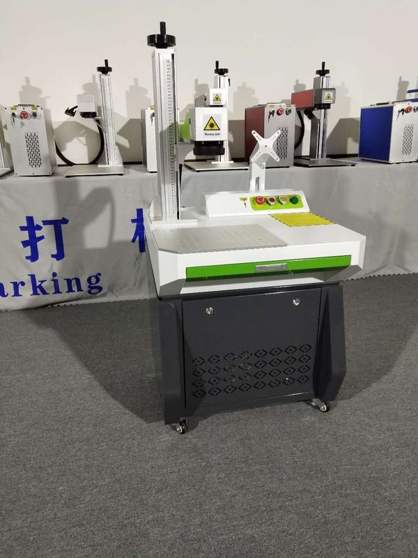 プラスチックおよび金属のための持ち上がる550 0.15mmレーザーの彫刻家