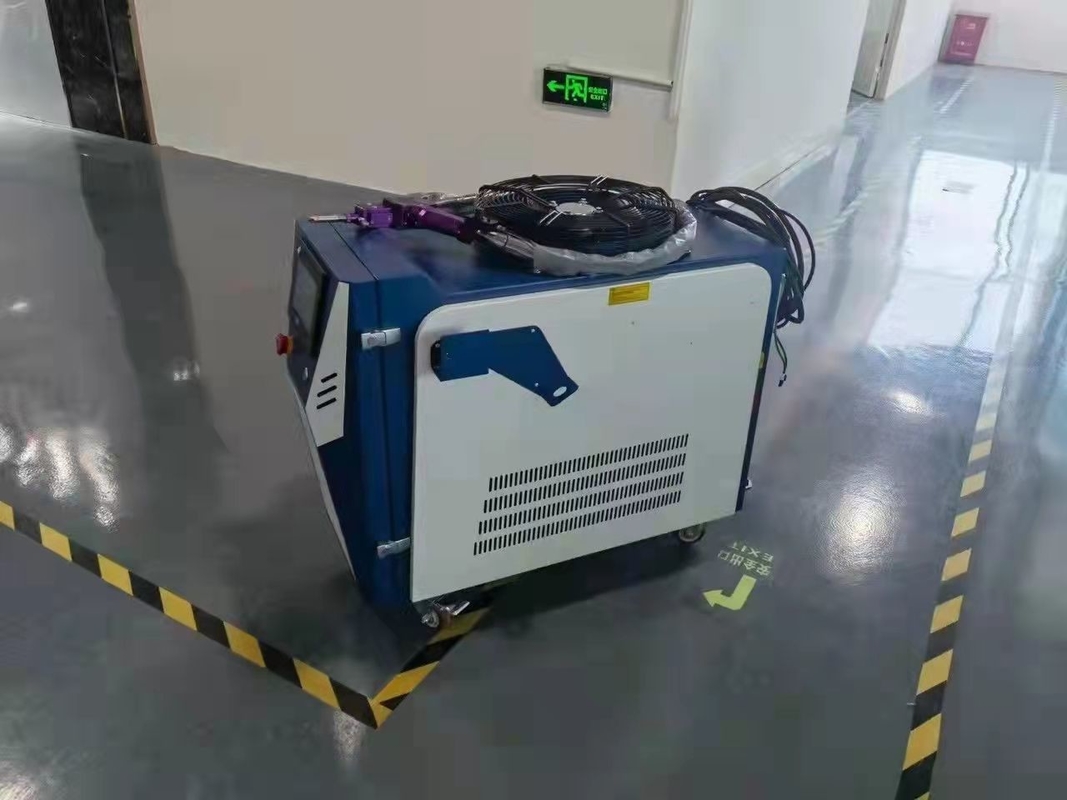 Raycus 1000W繊維のレーザ溶接機械3mm厚さの水冷